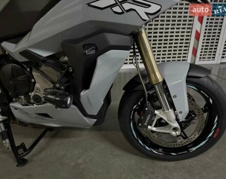 Серый БМВ S 1000XR, объемом двигателя 1 л и пробегом 14 тыс. км за 17500 $, фото 9 на Automoto.ua