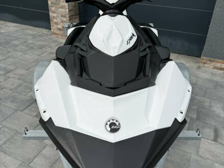 Білий БРП Спарк, об'ємом двигуна 0.9 л та пробігом 100 тис. км за 7600 $, фото 1 на Automoto.ua