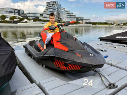 Красный БРП Спарк, объемом двигателя 1 л и пробегом 100 тыс. км за 11500 $, фото 1 на Automoto.ua