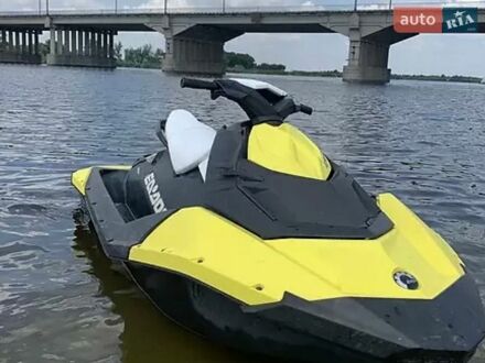 Желтый БРП Спарк, объемом двигателя 0.9 л и пробегом 110 тыс. км за 8300 $, фото 1 на Automoto.ua