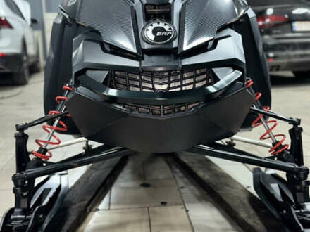 Черный БРП Суммит, объемом двигателя 0.8 л и пробегом 1 тыс. км за 11000 $, фото 1 на Automoto.ua