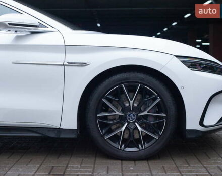 Белый БИД Han, объемом двигателя 0 л и пробегом 61 тыс. км за 30800 $, фото 5 на Automoto.ua