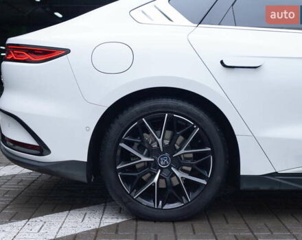 Белый БИД Han, объемом двигателя 0 л и пробегом 61 тыс. км за 30800 $, фото 6 на Automoto.ua