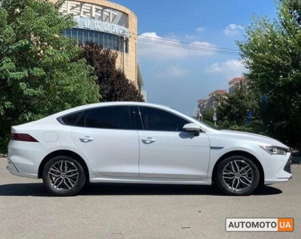 Белый БИД Qin Plus, объемом двигателя 0 л и пробегом 1 тыс. км за 28300 $, фото 3 на Automoto.ua