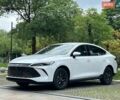Білий БІД Qin Plus, об'ємом двигуна 1.5 л та пробігом 3 тис. км за 20500 $, фото 1 на Automoto.ua