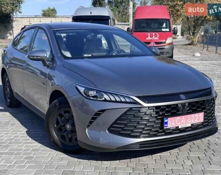 Серый БИД Qin Plus, объемом двигателя 1.5 л и пробегом 1 тыс. км за 19500 $, фото 2 на Automoto.ua