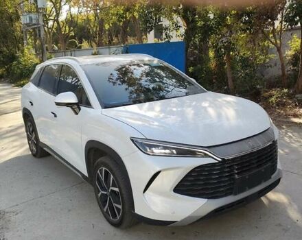 Белый БИД Song L, объемом двигателя 1.5 л и пробегом 20 тыс. км за 28500 $, фото 3 на Automoto.ua