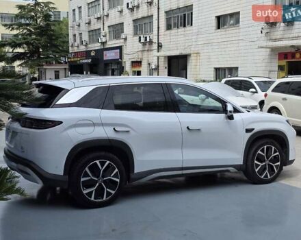 Белый БИД Song L, объемом двигателя 1.5 л и пробегом 8 тыс. км за 29900 $, фото 4 на Automoto.ua