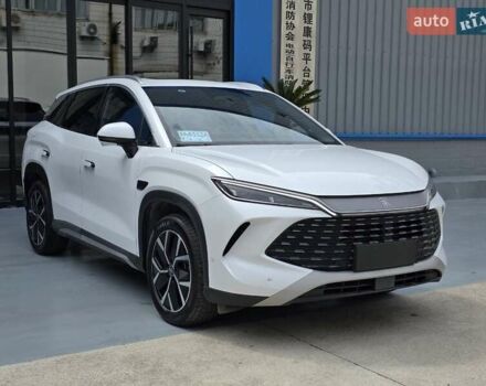 Белый БИД Song L, объемом двигателя 1.5 л и пробегом 8 тыс. км за 29900 $, фото 1 на Automoto.ua