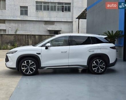 Белый БИД Song L, объемом двигателя 1.5 л и пробегом 8 тыс. км за 29900 $, фото 3 на Automoto.ua