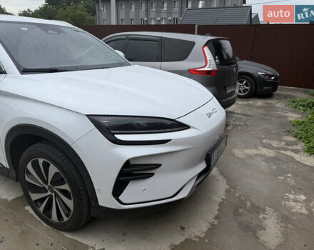 Белый БИД Song Plus, объемом двигателя 0 л и пробегом 28 тыс. км за 25500 $, фото 1 на Automoto.ua