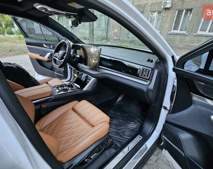 Белый БИД Tang, объемом двигателя 0 л и пробегом 15 тыс. км за 36500 $, фото 9 на Automoto.ua