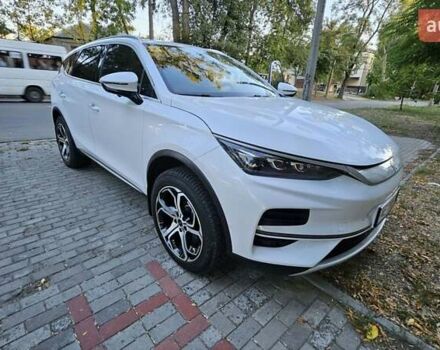 Белый БИД Tang, объемом двигателя 0 л и пробегом 15 тыс. км за 36500 $, фото 5 на Automoto.ua