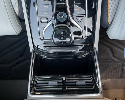 Серый БИД Tang, объемом двигателя 0 л и пробегом 18 тыс. км за 35350 $, фото 12 на Automoto.ua