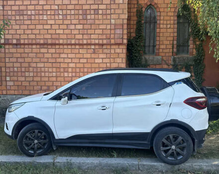 Белый БИД Yuan, объемом двигателя 0 л и пробегом 120 тыс. км за 12100 $, фото 2 на Automoto.ua