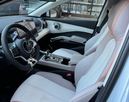 Белый БИД Yuan Plus, объемом двигателя 0 л и пробегом 1 тыс. км за 23000 $, фото 24 на Automoto.ua