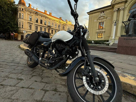Баджадж Авєнгєр 2018 у Чернівцях на Automoto.ua Білий Баджадж Авєнгєр, об'ємом двигуна 0.22 л та пробігом 20 тис. км за 1500 $, фото 1 на Automoto.ua