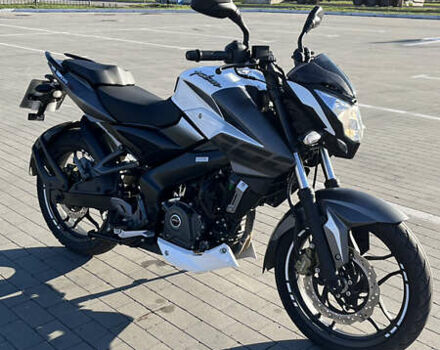 Белый Баджадж Pulsar NS200, объемом двигателя 0.2 л и пробегом 8 тыс. км за 2000 $, фото 5 на Automoto.ua