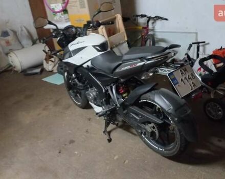 Белый Баджадж Pulsar NS200, объемом двигателя 0.2 л и пробегом 5 тыс. км за 2000 $, фото 3 на Automoto.ua