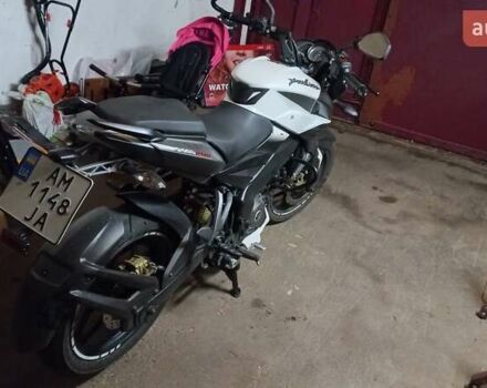 Белый Баджадж Pulsar NS200, объемом двигателя 0.2 л и пробегом 5 тыс. км за 2000 $, фото 4 на Automoto.ua