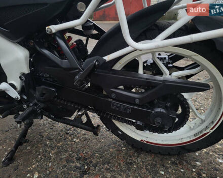 Белый Баджадж Pulsar NS200, объемом двигателя 0.2 л и пробегом 25 тыс. км за 2000 $, фото 3 на Automoto.ua