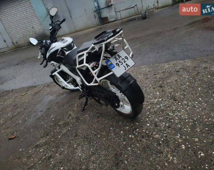 Белый Баджадж Pulsar NS200, объемом двигателя 0.2 л и пробегом 25 тыс. км за 2000 $, фото 1 на Automoto.ua