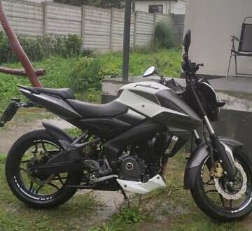 Баджадж Pulsar NS200 2019 у Горохів на Automoto.ua Білий Баджадж Pulsar NS200, об'ємом двигуна 0.2 л та пробігом 28 тис. км за 1850 $, фото 1 на Automoto.ua