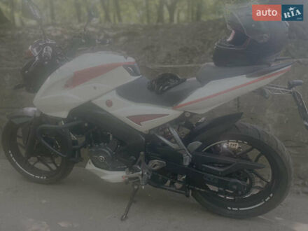 Баджадж Pulsar NS200 2019 у Софіївська Борщагівка на Automoto.ua Білий Баджадж Pulsar NS200, об'ємом двигуна 0.2 л та пробігом 50 тис. км за 1200 $, фото 1 на Automoto.ua