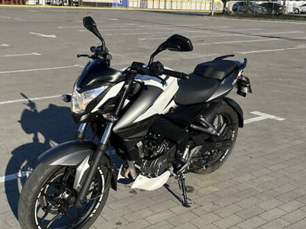 Білий Баджадж Pulsar NS200, об'ємом двигуна 0.2 л та пробігом 8 тис. км за 2000 $, фото 1 на Automoto.ua