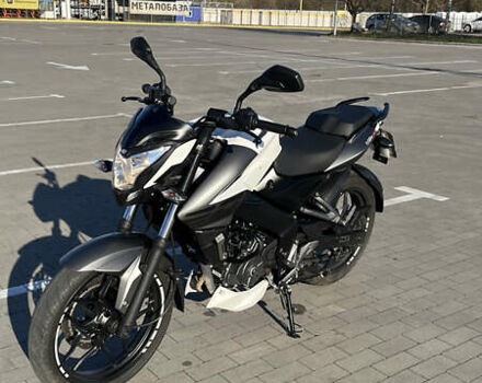 Белый Баджадж Pulsar NS200, объемом двигателя 0.2 л и пробегом 8 тыс. км за 2000 $, фото 1 на Automoto.ua