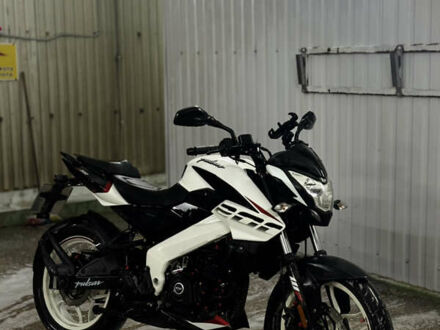 Белый Баджадж Pulsar NS200, объемом двигателя 0.2 л и пробегом 26 тыс. км за 1900 $, фото 1 на Automoto.ua