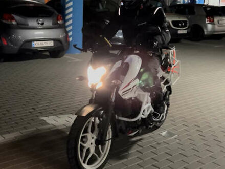 Белый Баджадж Pulsar NS200, объемом двигателя 0.2 л и пробегом 25 тыс. км за 2000 $, фото 1 на Automoto.ua