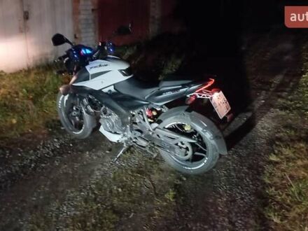 Белый Баджадж Pulsar NS200, объемом двигателя 0.2 л и пробегом 5 тыс. км за 2000 $, фото 1 на Automoto.ua