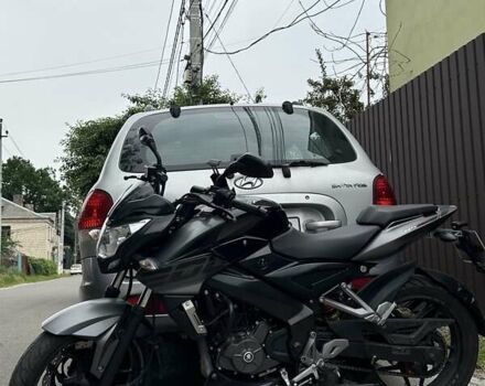 Чорний Баджадж Pulsar NS200, об'ємом двигуна 0.2 л та пробігом 17 тис. км за 2000 $, фото 1 на Automoto.ua