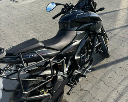 Черный Баджадж Pulsar NS200, объемом двигателя 0.2 л и пробегом 16 тыс. км за 2000 $, фото 7 на Automoto.ua