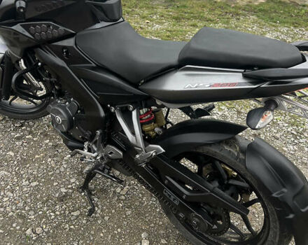 Черный Баджадж Pulsar NS200, объемом двигателя 0.2 л и пробегом 21 тыс. км за 2300 $, фото 13 на Automoto.ua
