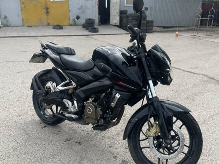 Баджадж Pulsar NS200 2018 у Харкові на Automoto.ua Чорний Баджадж Pulsar NS200, об'ємом двигуна 0.2 л та пробігом 33 тис. км за 1599 $, фото 1 на Automoto.ua