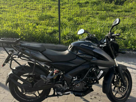 Баджадж Pulsar NS200 2019 у Києві на Automoto.ua Чорний Баджадж Pulsar NS200, об'ємом двигуна 0.2 л та пробігом 16 тис. км за 2000 $, фото 1 на Automoto.ua