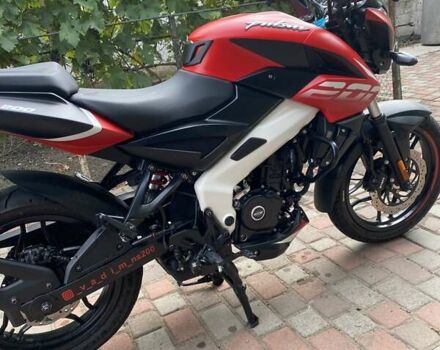 Красный Баджадж Pulsar NS200, объемом двигателя 0.2 л и пробегом 8 тыс. км за 2000 $, фото 1 на Automoto.ua