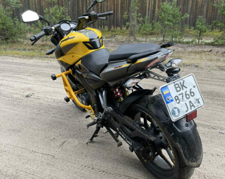 Желтый Баджадж Pulsar NS200, объемом двигателя 0 л и пробегом 14 тыс. км за 1900 $, фото 3 на Automoto.ua
