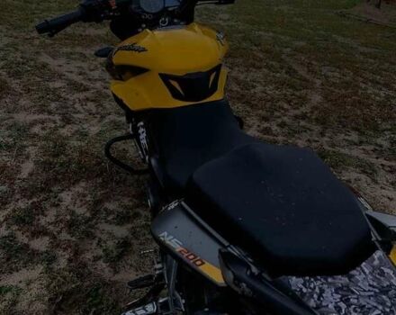Желтый Баджадж Pulsar NS200, объемом двигателя 0.2 л и пробегом 13 тыс. км за 1800 $, фото 5 на Automoto.ua
