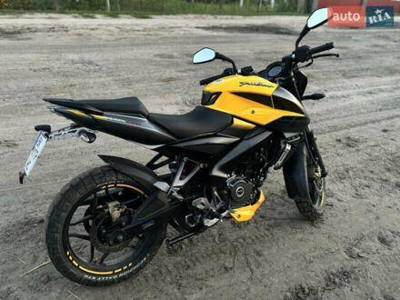Баджадж Pulsar NS200 2020 в Сарнах на Automoto.ua Желтый Баджадж Pulsar NS200, объемом двигателя 0.2 л и пробегом 12 тыс. км за 2100 $, фото 1 на Automoto.ua