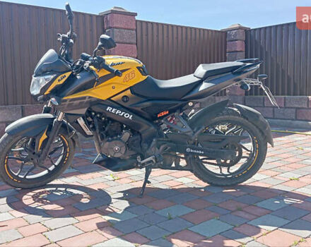 Желтый Баджадж Pulsar NS200, объемом двигателя 0.2 л и пробегом 12 тыс. км за 2000 $, фото 1 на Automoto.ua