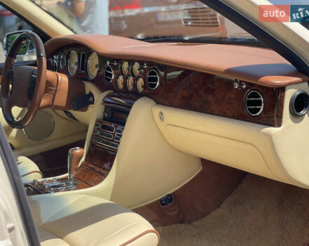 Білий Бентлі Arnage, об'ємом двигуна 6.75 л та пробігом 105 тис. км за 60000 $, фото 16 на Automoto.ua