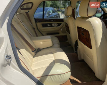 Білий Бентлі Arnage, об'ємом двигуна 6.75 л та пробігом 105 тис. км за 60000 $, фото 18 на Automoto.ua