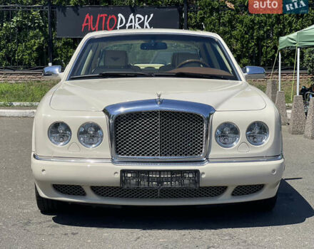Білий Бентлі Arnage, об'ємом двигуна 6.75 л та пробігом 105 тис. км за 60000 $, фото 1 на Automoto.ua
