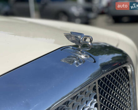 Білий Бентлі Arnage, об'ємом двигуна 6.75 л та пробігом 105 тис. км за 60000 $, фото 3 на Automoto.ua