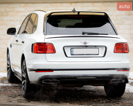 Білий Бентлі Бентайга, об'ємом двигуна 4 л та пробігом 32 тис. км за 155000 $, фото 17 на Automoto.ua