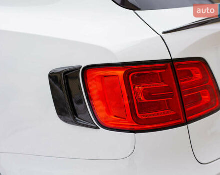 Білий Бентлі Бентайга, об'ємом двигуна 4 л та пробігом 32 тис. км за 155000 $, фото 8 на Automoto.ua