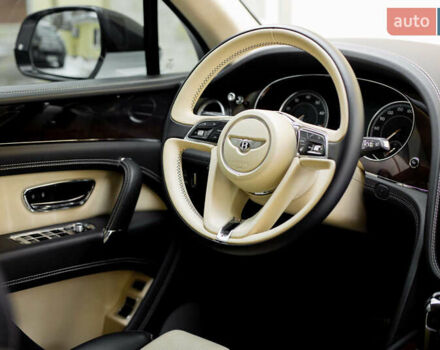 Білий Бентлі Бентайга, об'ємом двигуна 4 л та пробігом 32 тис. км за 155000 $, фото 22 на Automoto.ua